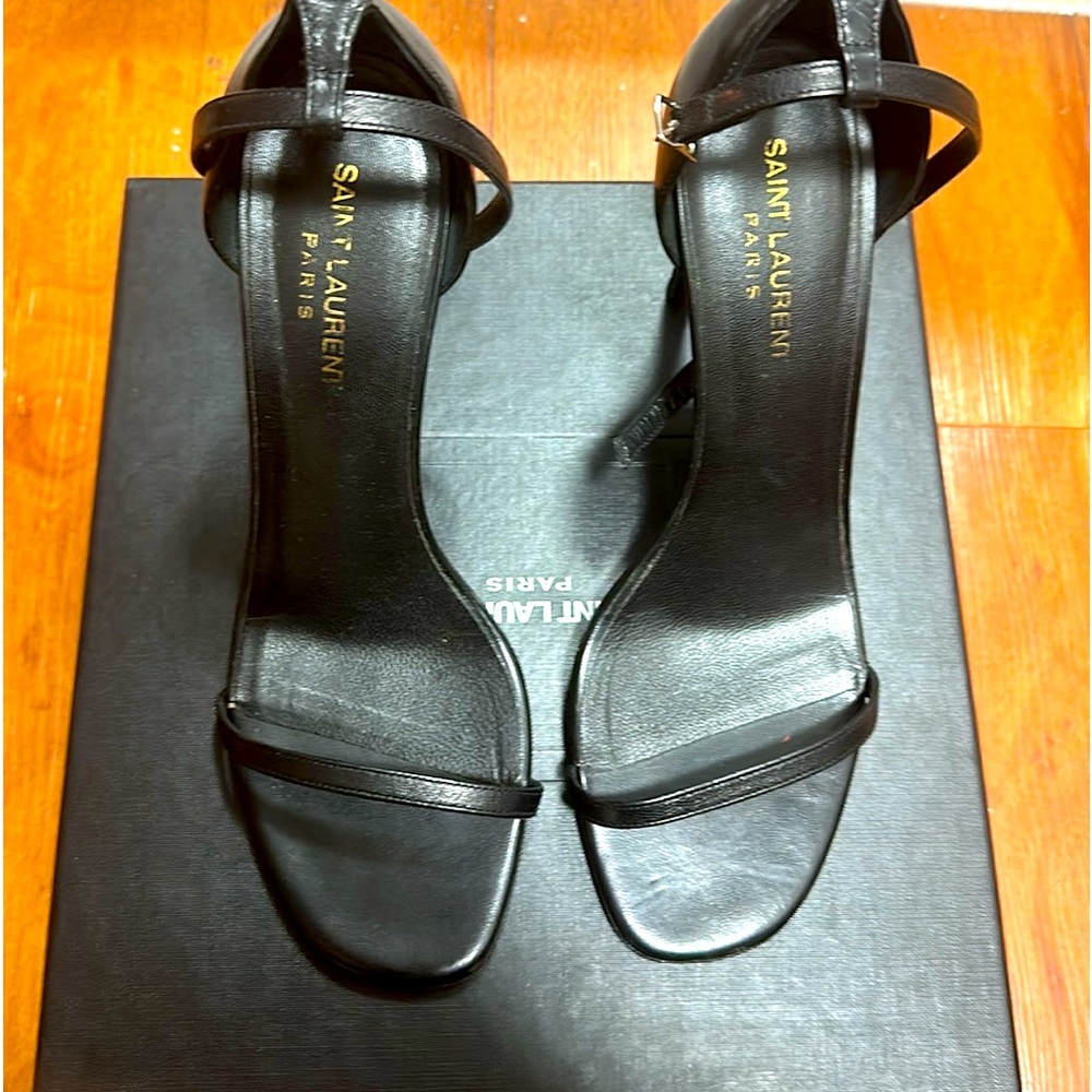 Saint Laurent Classic one strap Rhianna sandal!
